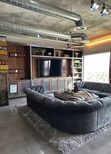 Main picture of 900 S Boulevard