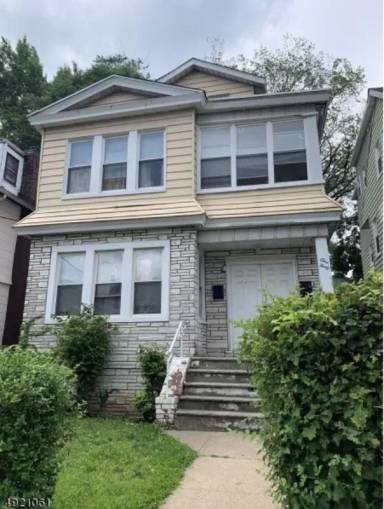 Main picture of 140 Shephard Ave