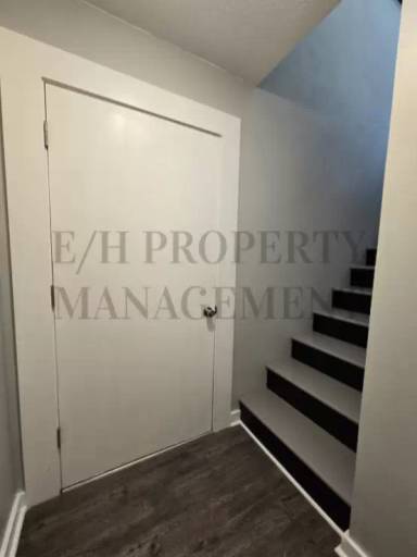 Main picture of 8708 W University St