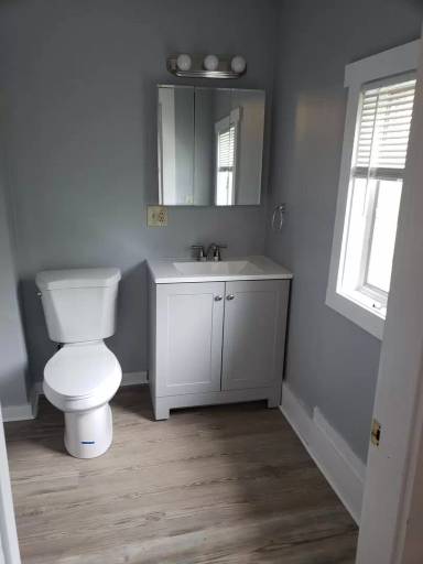 Main picture of 98 Essex St