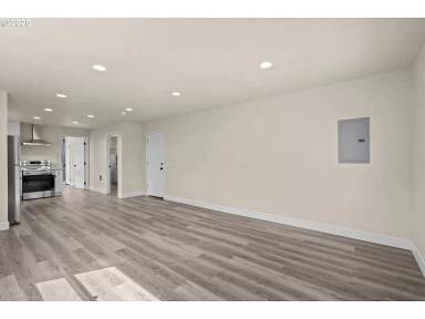 Main picture of 8316 SE Raymond Ct