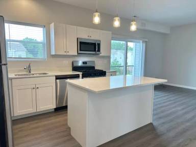Main picture of 853 E Main St