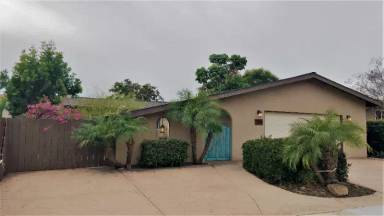 Main picture of 7556 Rowena St