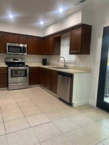 Main picture of 621 6th Ave S