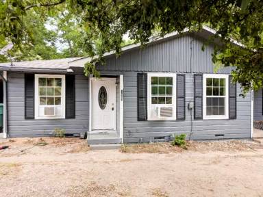 Main picture of 913 W Pecan St