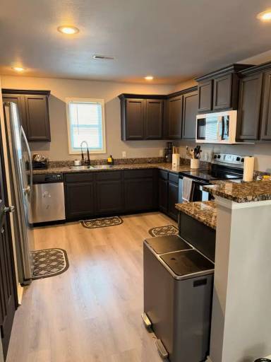 Main picture of 17 Fuller Cir