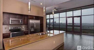 Main picture of 1404 E Riverside Dr