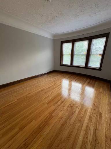 Main picture of 918 N Menard Ave