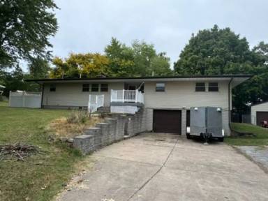Main picture of 2721 E Vincent Dr