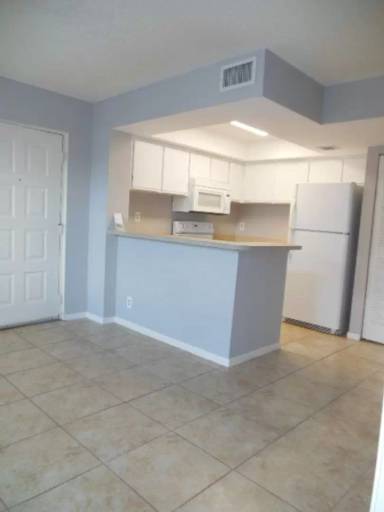 Main picture of 738 Executive Center Dr
