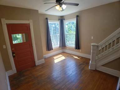 Main picture of 240 E Rice St