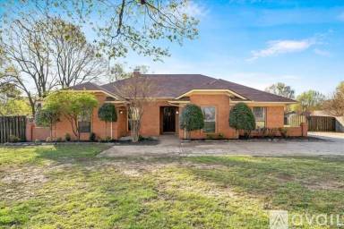 Main picture of 1500 Hillcrest Dr