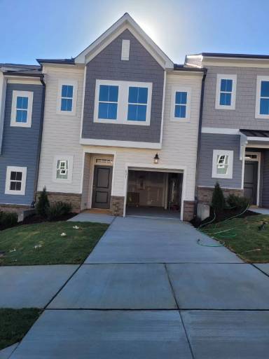 Main picture of 831 Oak Center Dr