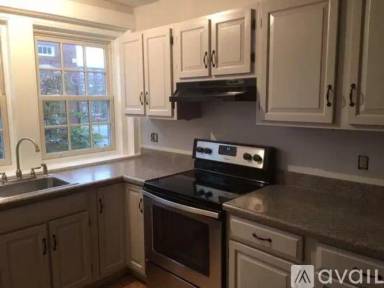 Main picture of 114 Hollis St