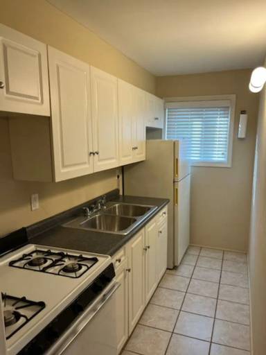 Main picture of 10 Indian Springs Dr
