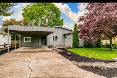 Main picture of 3170 Oriole St
