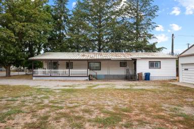 Main picture of 4111 E Longfellow Ave