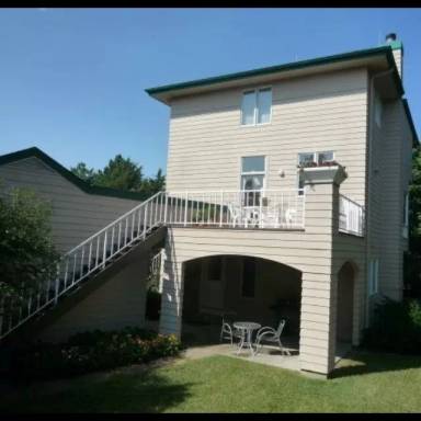 Main picture of 1900 Crescent Dr
