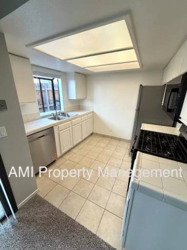 Main picture of 3785 Herbert St