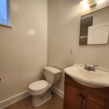 Main picture of 2905 W Girard Ave