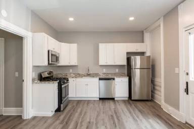 Main picture of 218 W King St