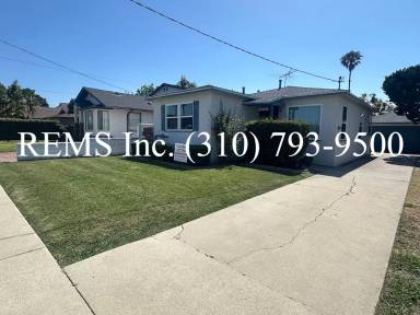 Main picture of 25021 Oak St