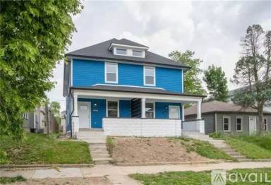 Main picture of 221 N Randolph St
