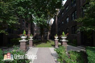 Main picture of 746 W Addison St