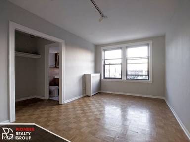 Main picture of 739 W Belmont Ave