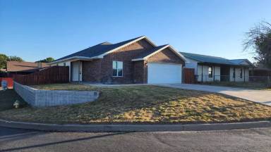 Main picture of 1202 S Concho Park Dr