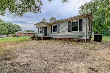 Main picture of 927 Marys Grove Rd