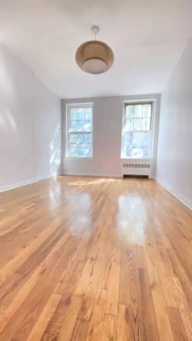 Main picture of 403 West 44th St