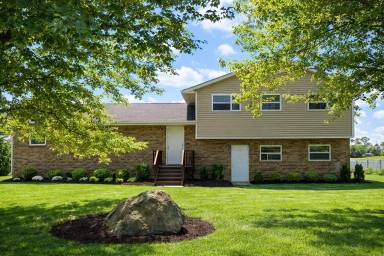 Main picture of 944 Piper Rd