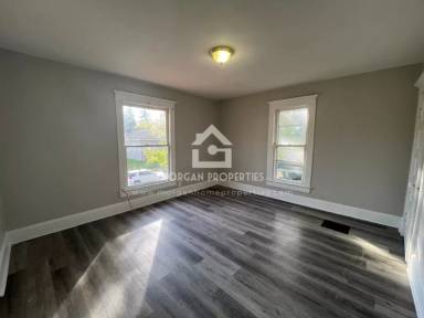 Main picture of 225 N 10th St