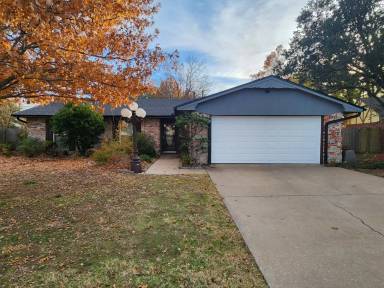 Main picture of 6816 NW Willow Creek Dr