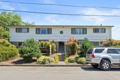 Main picture of 8442 SE 23rd Ave