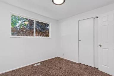 Main picture of 7 E Diamond St