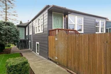 Main picture of 529 N 102nd St
