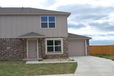 Main picture of 1915 Castroville Trl