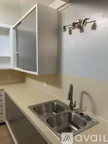 Main picture of 811 Indiana Ave