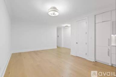 Main picture of 220 West 24th St