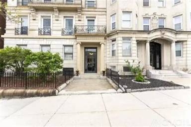 Main picture of 465 Park Dr