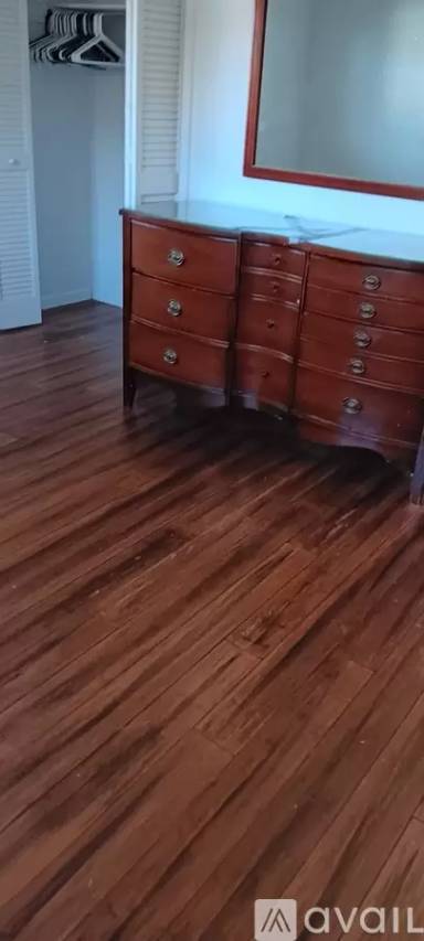 Main picture of 949 E Douglas Ct