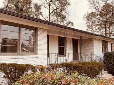 Main picture of 2330 Valley View Dr SE