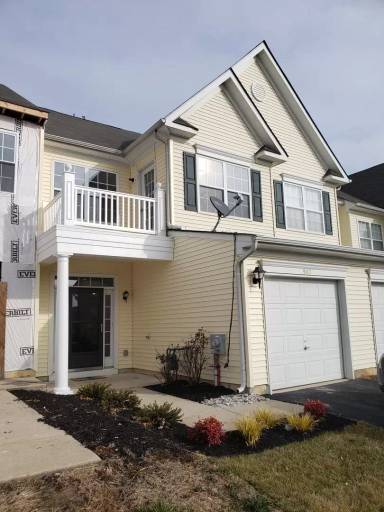 Main picture of 947 Lansdowne Rd