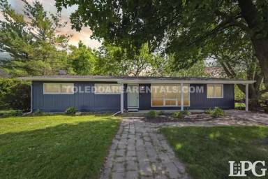 Main picture of 804 Village Trail Dr