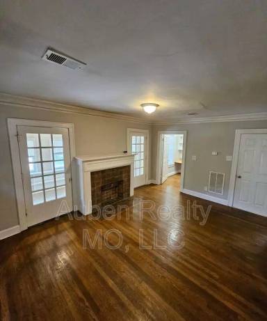 Main picture of 5400-5402 Harrison St