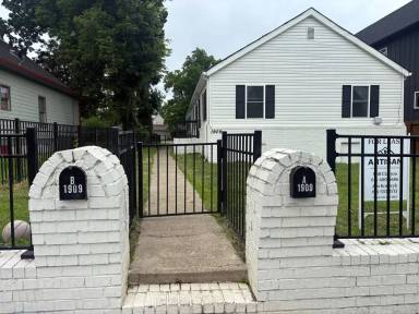 Main picture of 1909 10th Ave N