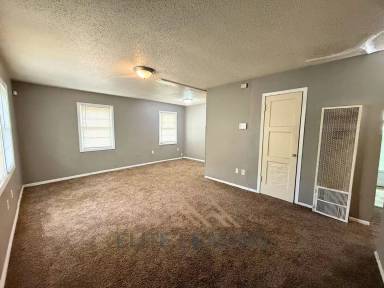 Main picture of 500 SE 35th St