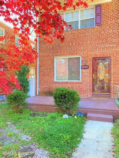 Main picture of 1671 Fort DuPont St SE